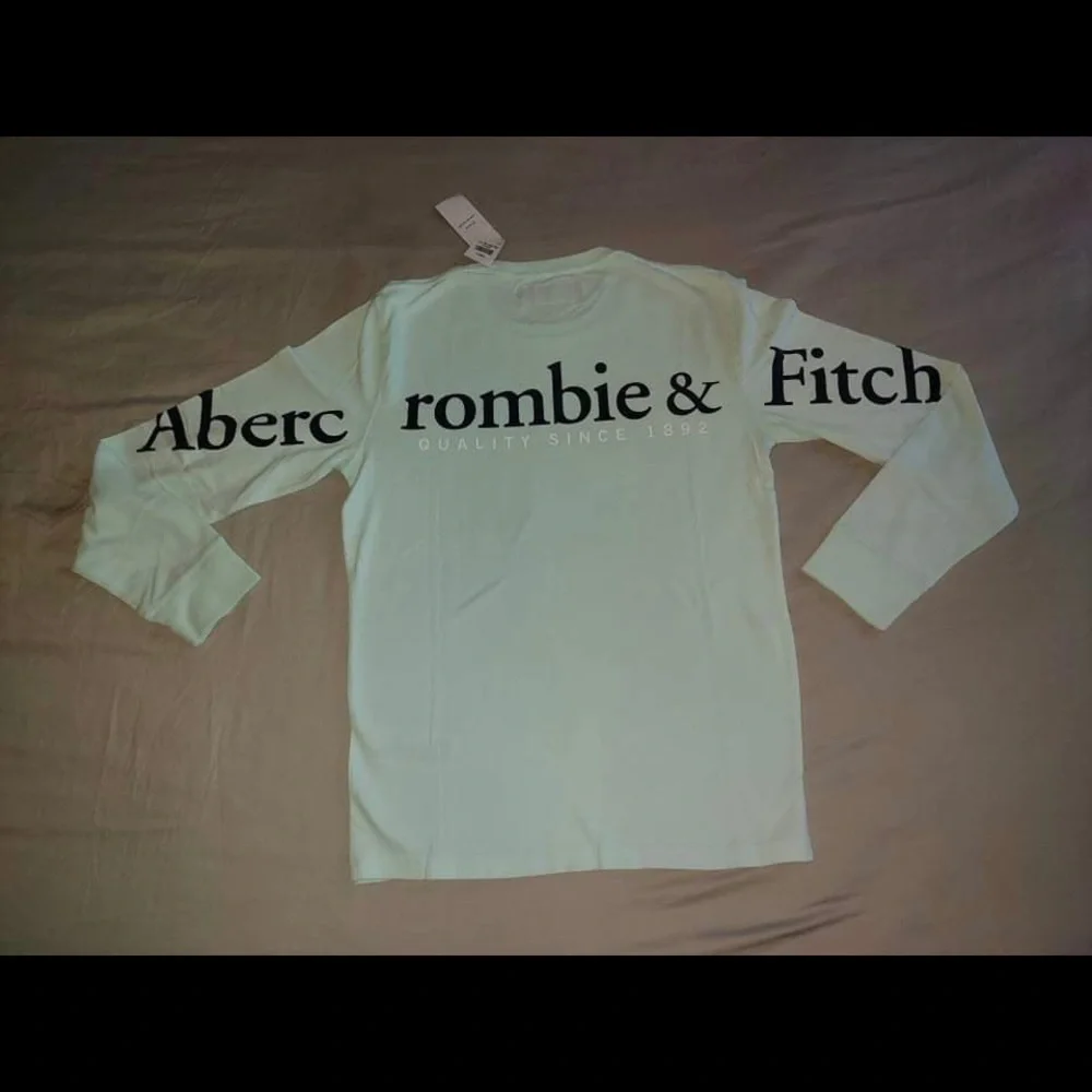 Abercrombie and Fitch Long sleeve tee size XS new